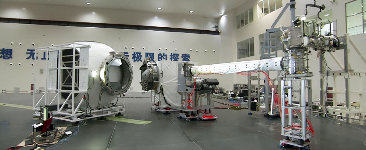 ���칬�ռ�վ֮����һ���ٶּ��ռ�վ���࣬���߶ԱȻ������