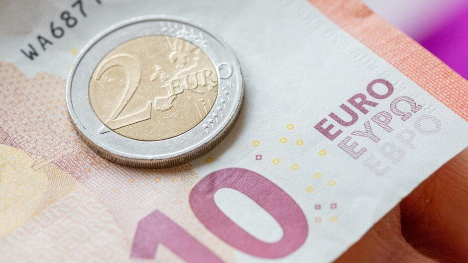 1欧元等于多少人民币元(欧元贬值跌懵了，迎来1比1平价兑换) 2