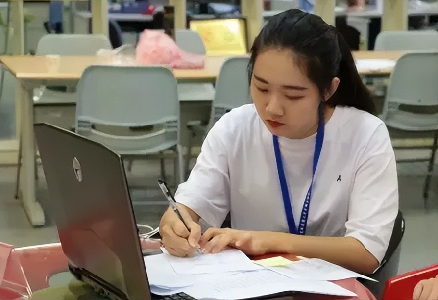 再优秀的专科生也不如本科生？专科生算大学生吗？官方给出答案