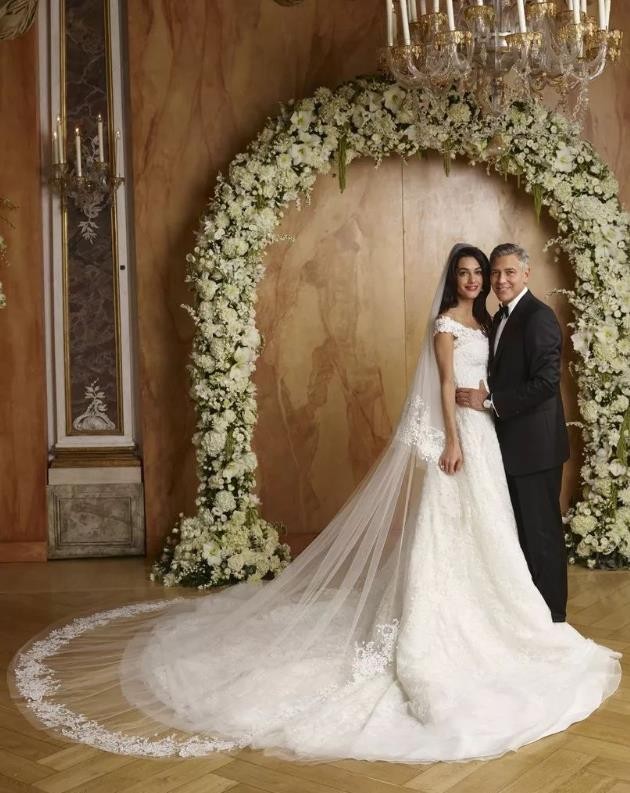 最美律师艾莫：打败21位情敌让奥巴马作证，治好恐婚症奥斯卡影帝