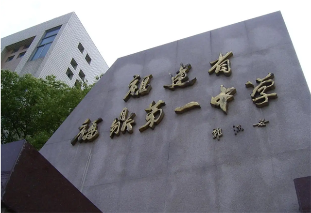 高考状元李丞汐：高考669分被北大录取，为当明星放弃高薪工作