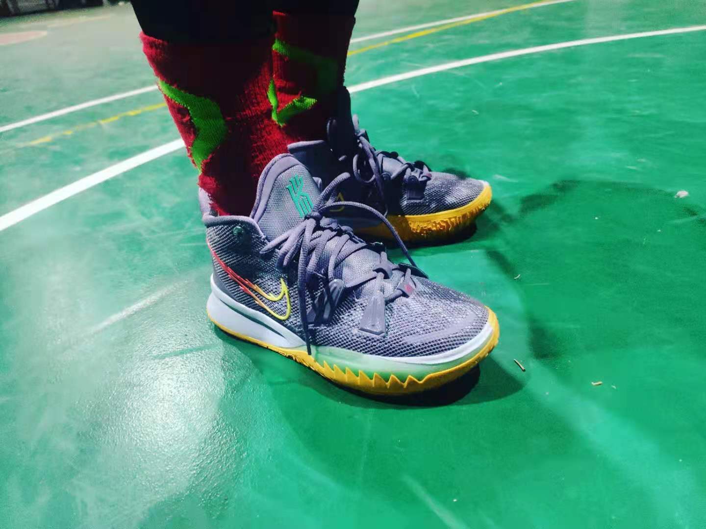 nba球员为什么穿欧文7(欧文欧神仙NBA赛场穿了哪些Nike Kyrie 7代篮球鞋经典回顾)