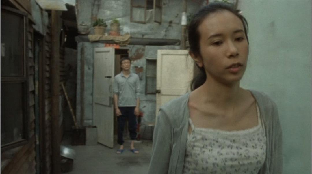 摘皇家警徽，无误差手表，放5次烟花，8部细节拉满的回归题材电影