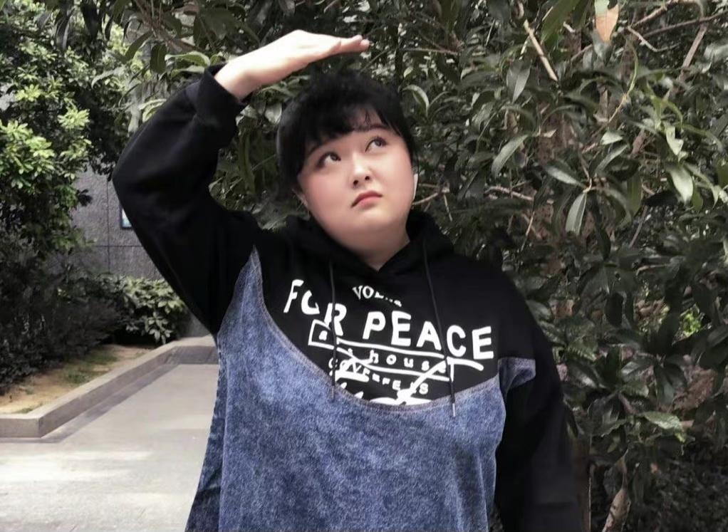 又走一个！TVB知名女星约满离巢，在内地做吃播，体重已迫近280斤