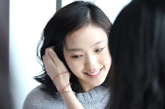 她的中文水平达10级，凭借“尺度片”得到认可，不惜为戏增重8斤