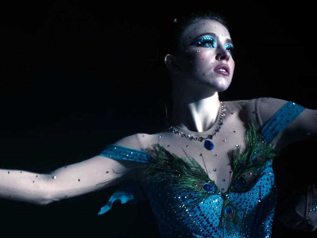 好莱坞美少女爆红！金发碧眼身材火辣，却被骂丑直播爆哭？