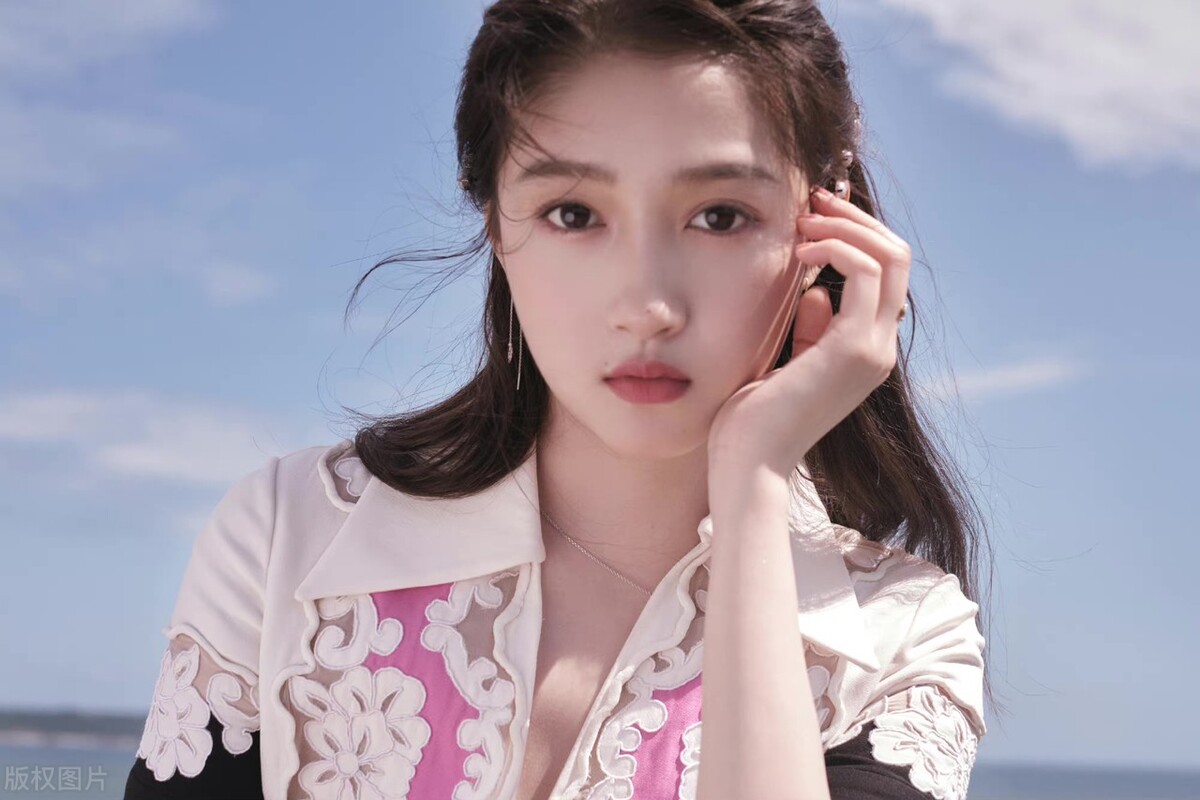 真的吗？关晓彤还有个同父异母的姐姐叫“关晓丹”