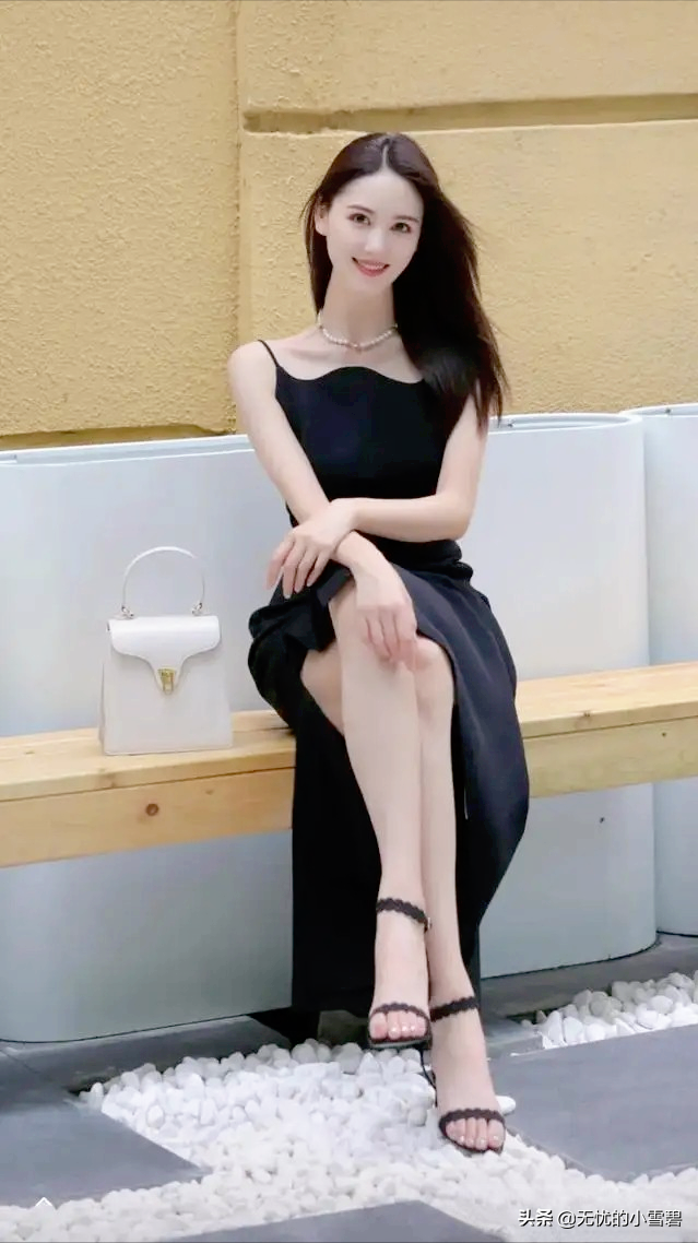 新一代的央视女神李丹儿，她是主持界的颜值天花板