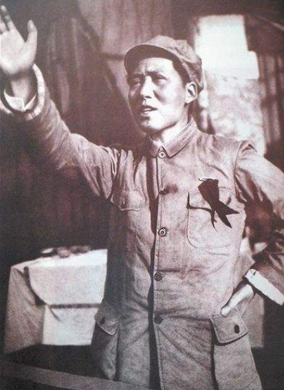 1944年，侯家沟两个村子妇女都不能生娃，毛主席：是不是水有问题