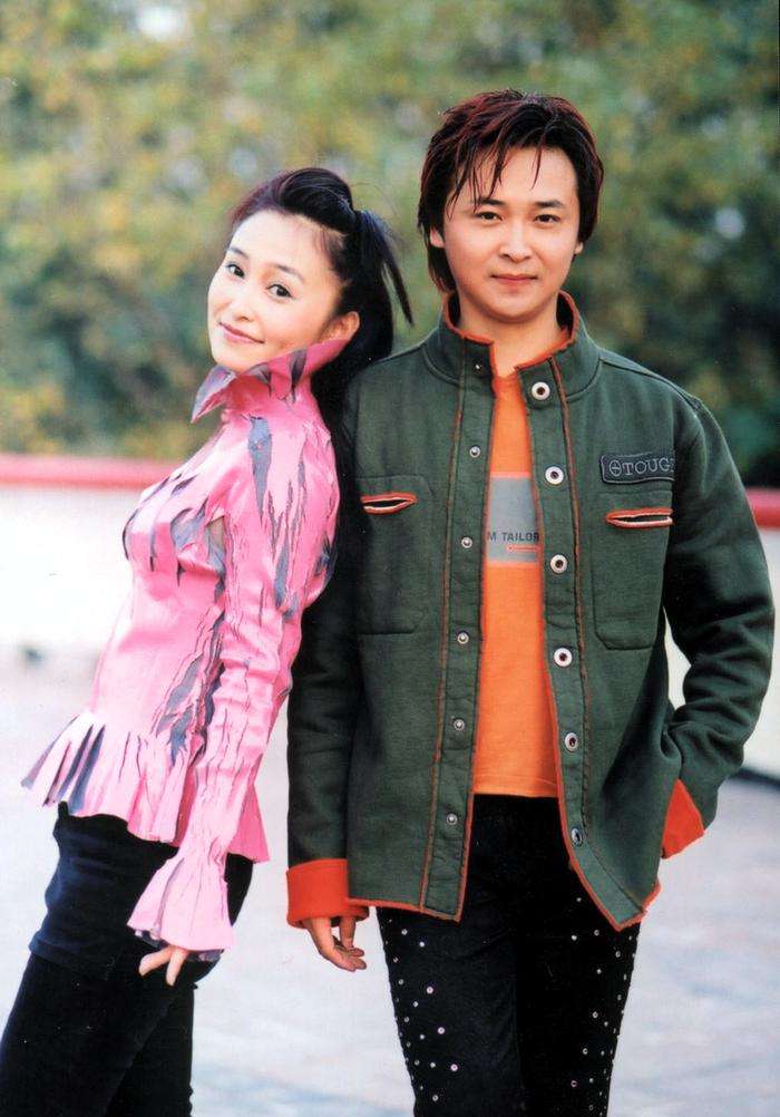 歌坛伉俪冯晓泉与曾格格：“421家庭”的幸福与烦恼