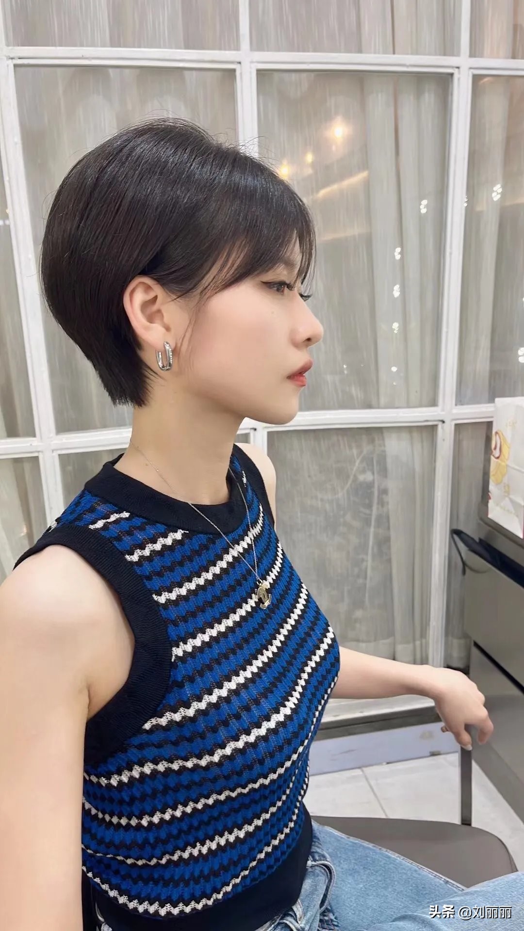短发造型2022年最新款女图片(4种最火短发送给你) - 龙腾网