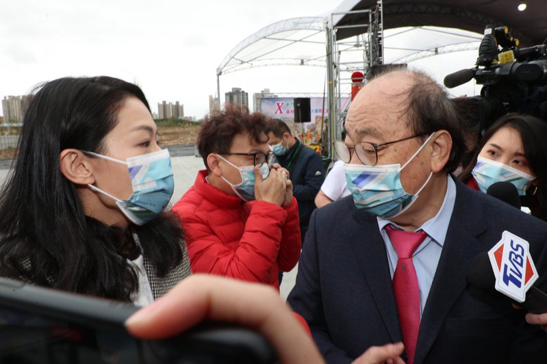 柯建銘致辭時聲稱“反大新竹是一己之私”，郭台銘子弟兵當場回嗆