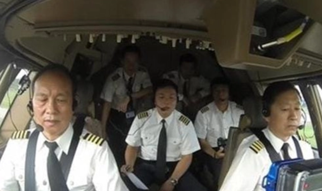 1989年中国民航遭炸机威胁，劫机犯被一脚踹下飞机，后来怎样了？