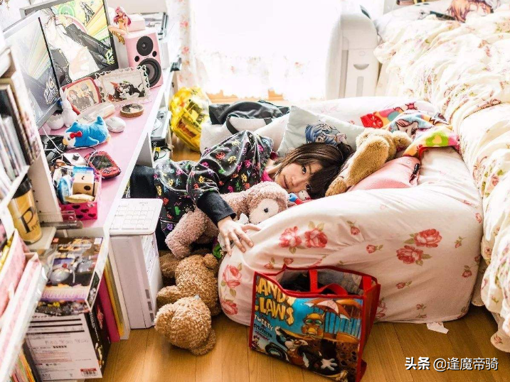 二次元宅女群體增多，為何她們寧願躲屋裡看動漫，也不願談戀愛？