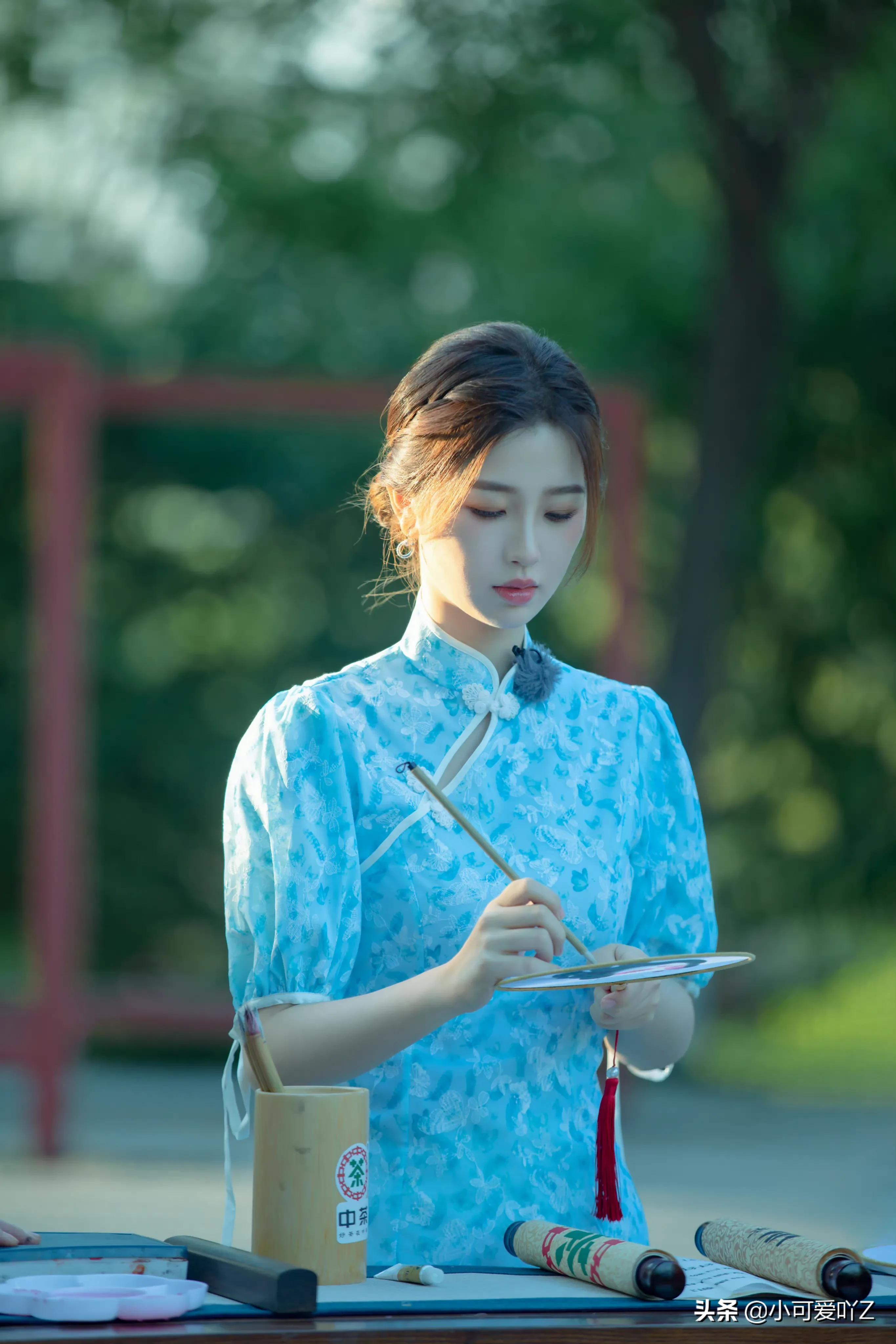 虞书欣，古装蓝色旗袍
