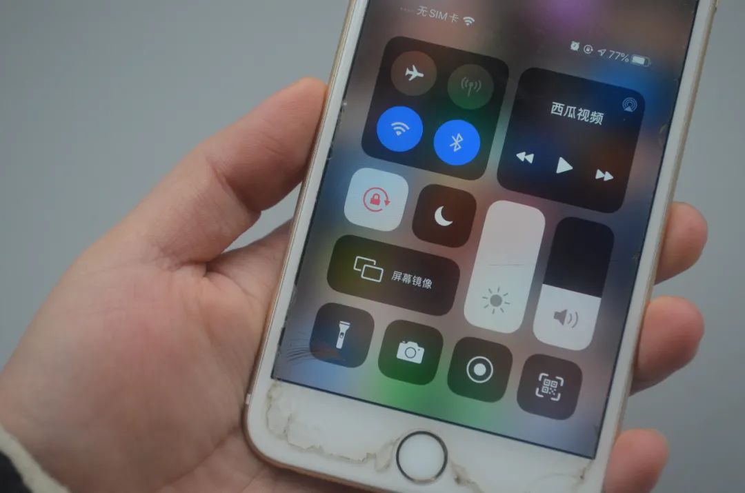 手机自带的手电筒，还隐藏着2个实用功能，一个比一个实用