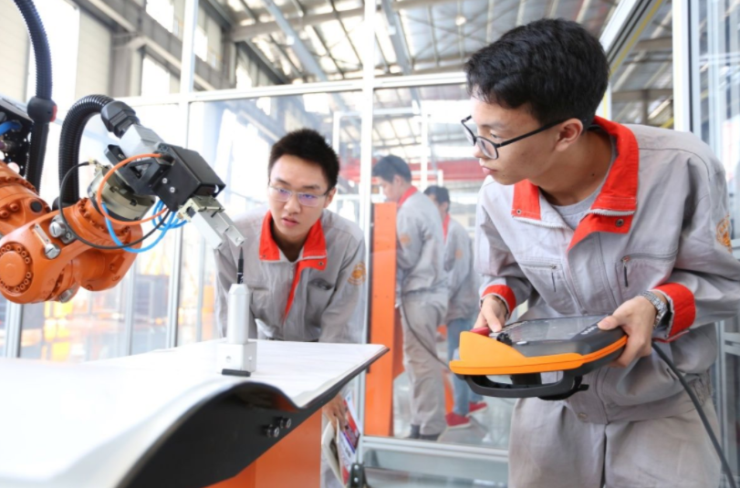 上职高就是没前途？北大教授一针见血地回答，戳痛了多少家长的心