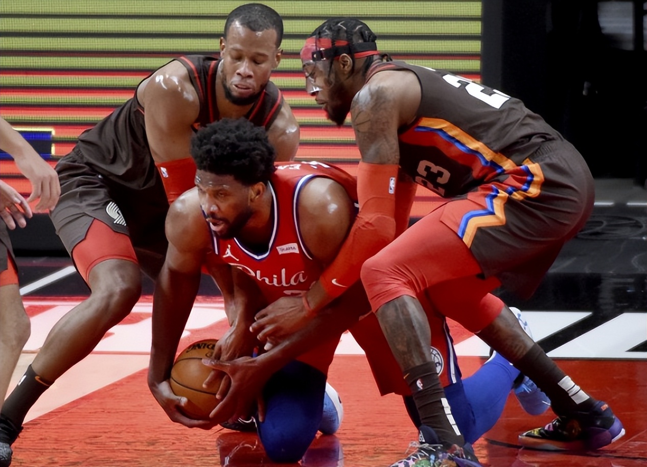 为什么nba没有强大中锋了(为何NBA现役中锋那么软？对比90年代中锋肌肉 你就明白)