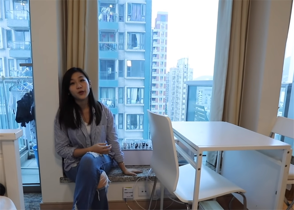一对香港26岁小夫妻，住进19㎡双阳台“纳米楼”，蜗居真的太逼仄