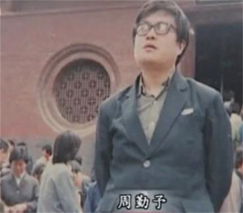 2002年女儿喊陌生男子爸爸，父亲接到男子电话：我看看咱俩有多像