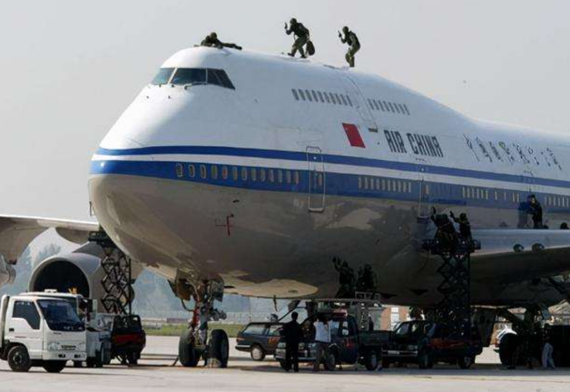 1989年河北农民劫机逃往韩国,却被机长一脚踹下飞机,结局怎样?