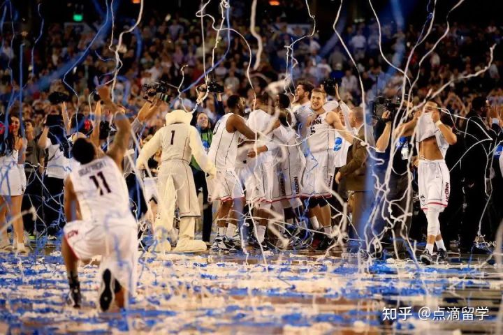 nba有哪些大学生球员(2022年NBA选秀大会落下帷幕，细数新秀们都来自于哪些美国大学？)