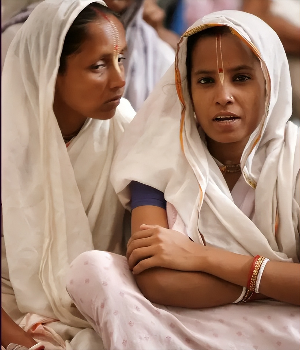 被父亲杀、被丈夫杀，都21世纪了，为何印度女性处境仍如此凄惨？