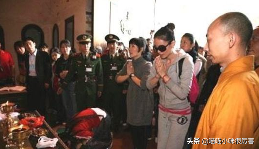 怪不得李亚鹏会娶小19岁的妻子，看了他历届的女友，就全明白了