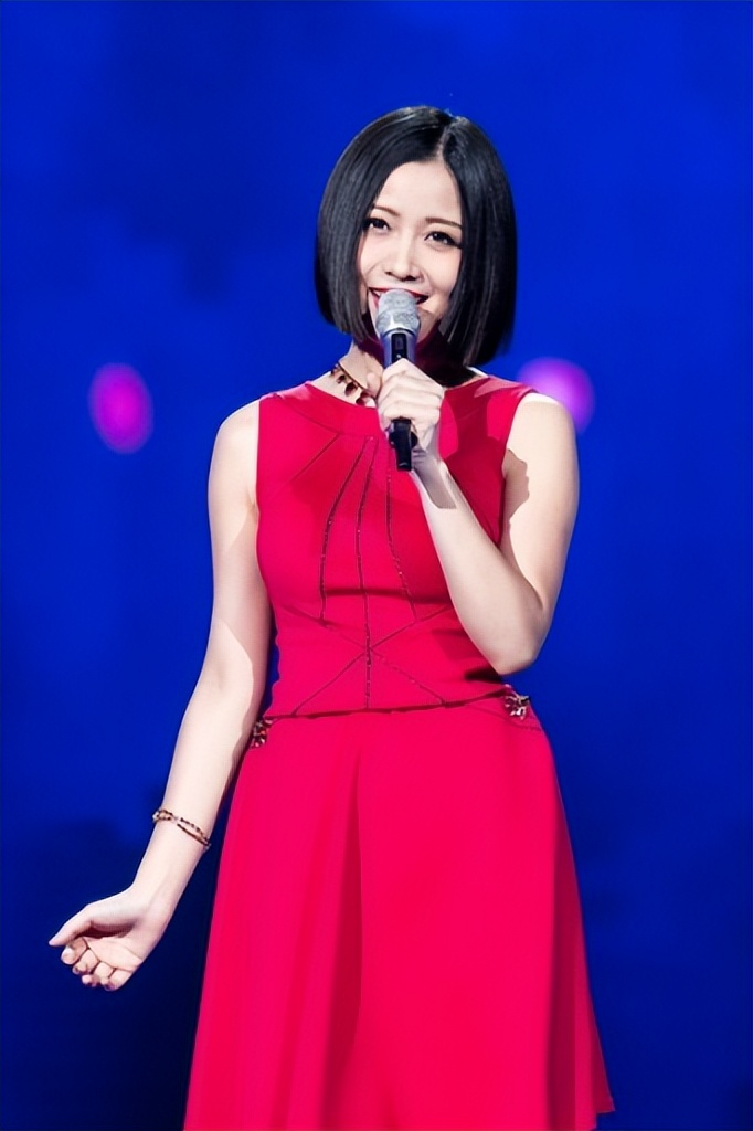 姚贝娜:26岁上春晚,33岁拒绝化疗病逝,成父母余生之痛