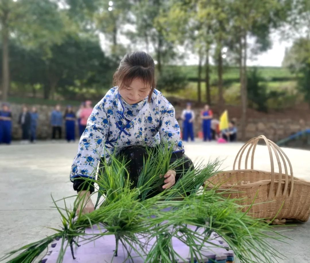 巾幗心向黨，奮力闖創干 市人大常委會機關組織開展慶“三八”活動