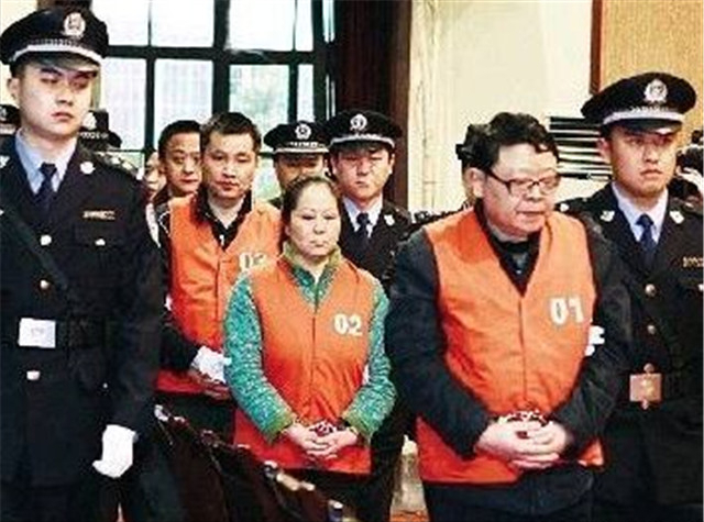 2009年，控制重庆生猪市场多年的“猪霸”王天伦，落入法网