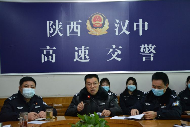 汉中高速交警圆满完成春节交通安保任务