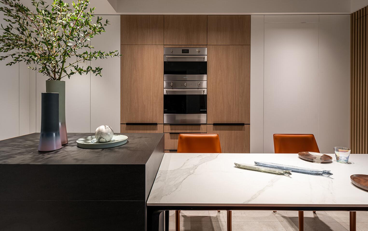 110㎡的户型，餐厅却只有巴掌大，她以逆向思维改造后，超舒适