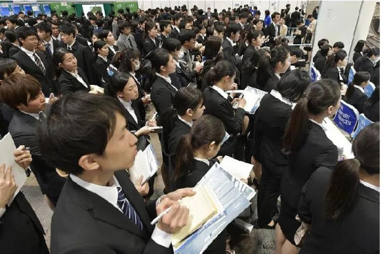 毕业生向往十大城市排名，青岛意外榜上有名，上海稳居第一惹争议