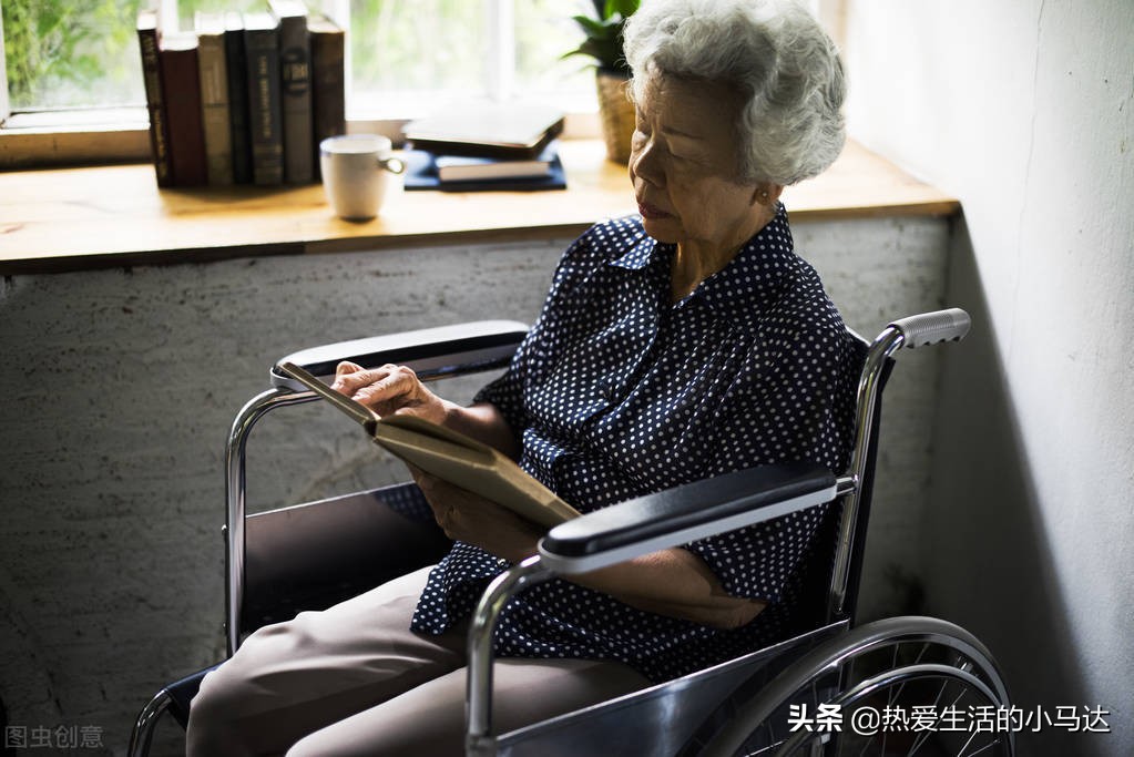 人到晚年，才逐渐幡然醒悟：所谓的子女和亲情，十有八九都靠不住