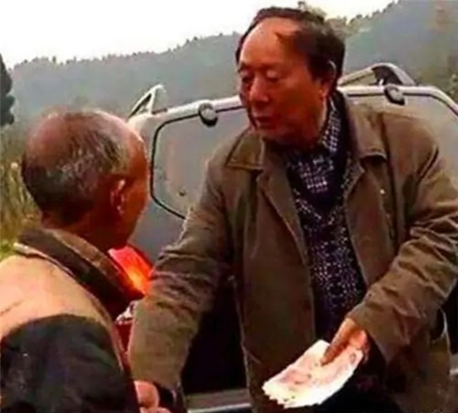 27年前，四川女大学生被拐，与55岁老汉住猪圈17年，获救时已疯癫