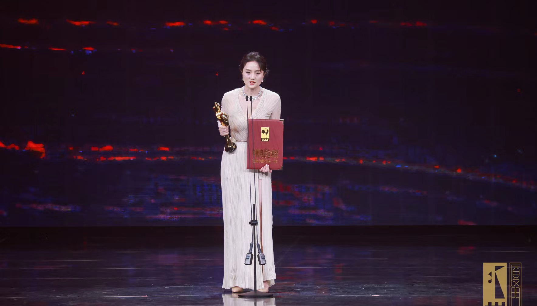 金鸡奖获奖名单出炉！张小斐获影后感谢贾玲，张译夺影帝实至名归