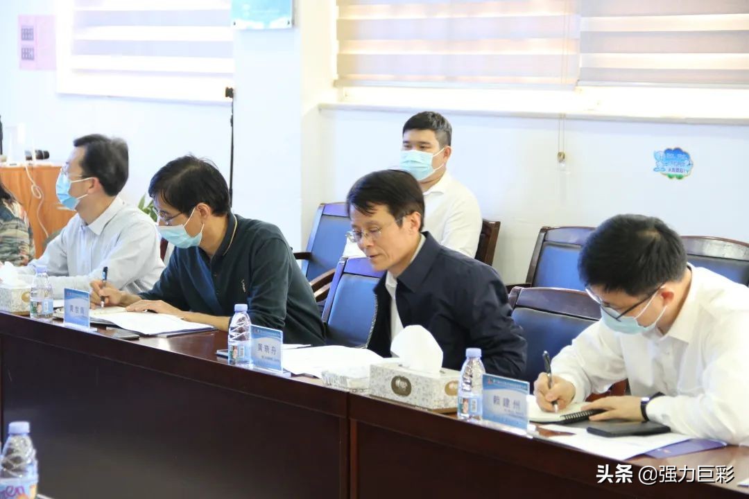 厦门市委常委、副市长黄晓舟一行莅临强力巨彩调研指导