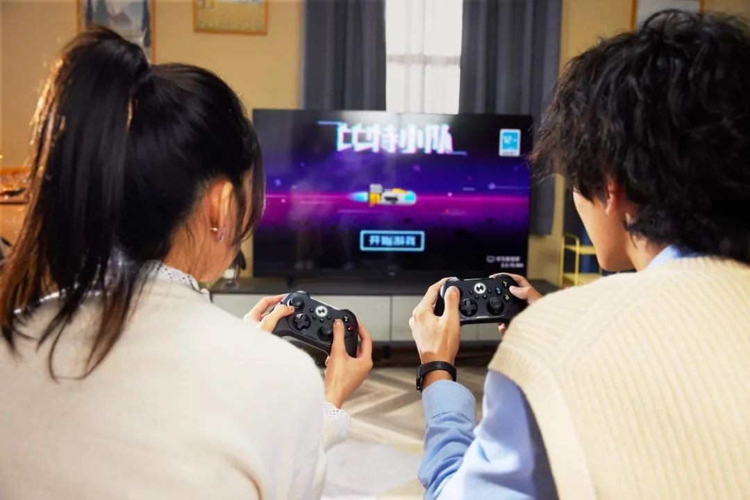 大屏娱乐也能电竞级 华为智慧屏开启与游戏手柄跨领域合作