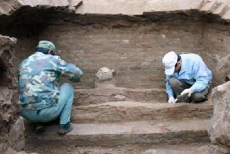1997年，浙江古庙发现梁山伯墓，墓碑保存完好，揭开梁祝化蝶真相
