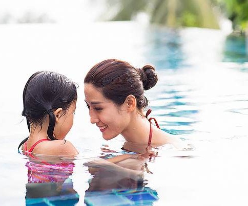 33岁大学生范成金：住家啃老10余年，却说父母毁了她的一生