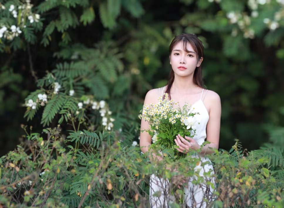 攝影技巧：學(xué)會戶外人像的7種核心拍法，你也能拍美美的風(fēng)光人像