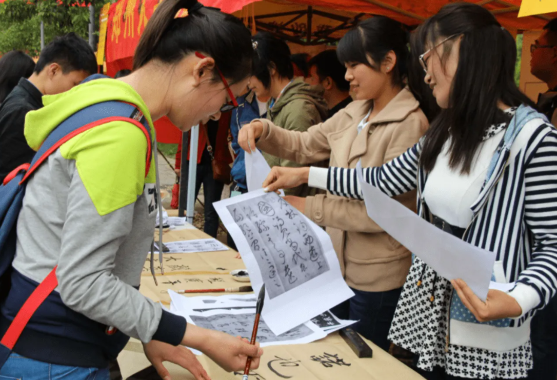 大学生入党难以把握，是辅导员负责还是党支书？学生早了解早准备