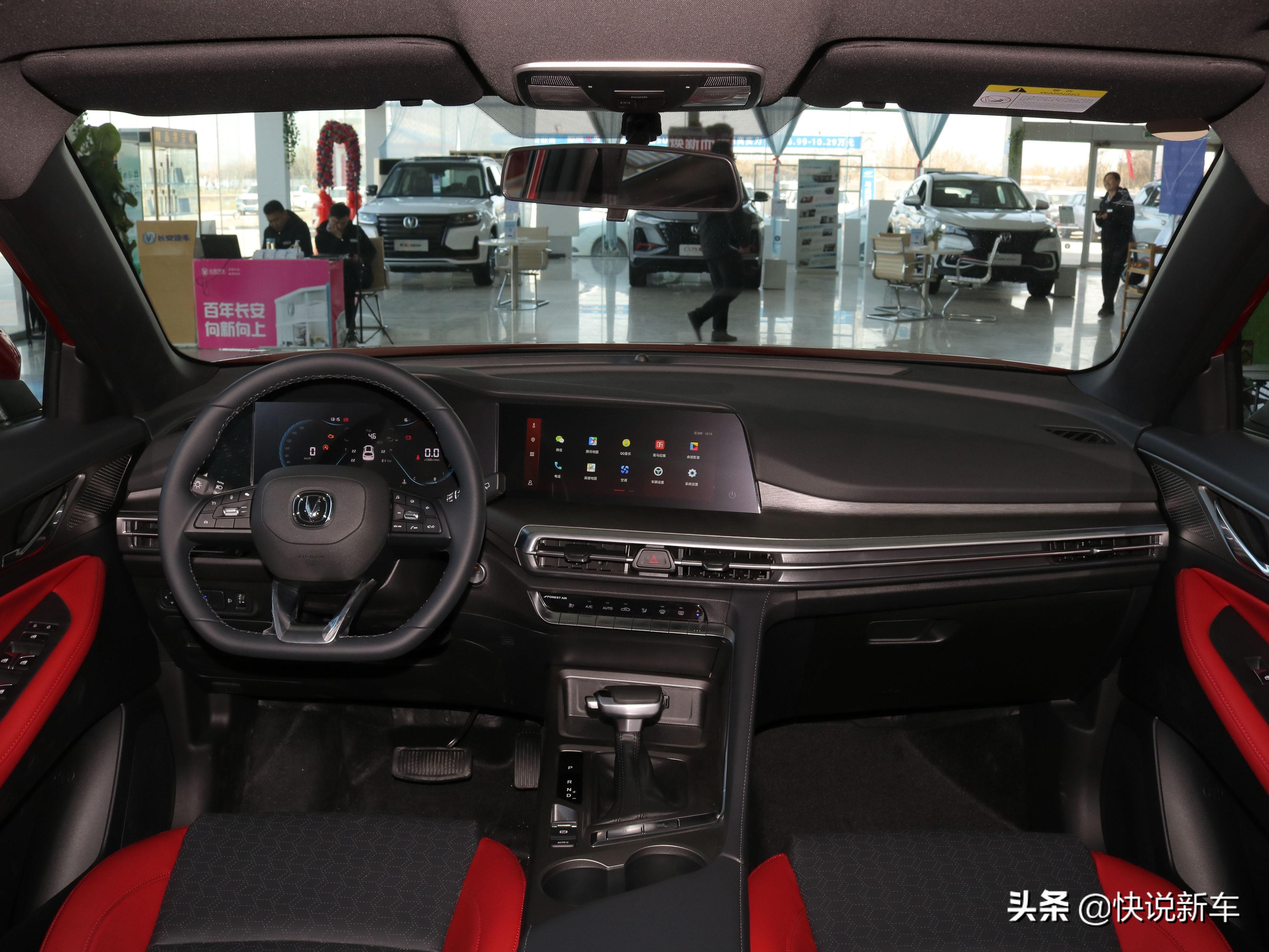 小型SUV天花板，配置高，1.4T涡轮增压，实拍长安CS35PLUS