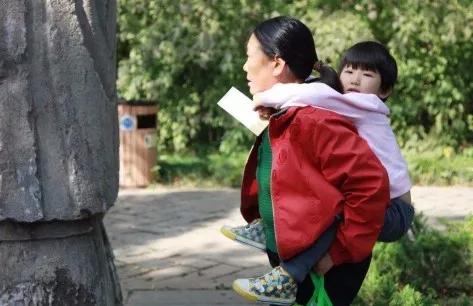 人老了尽量别掺和子女的家事