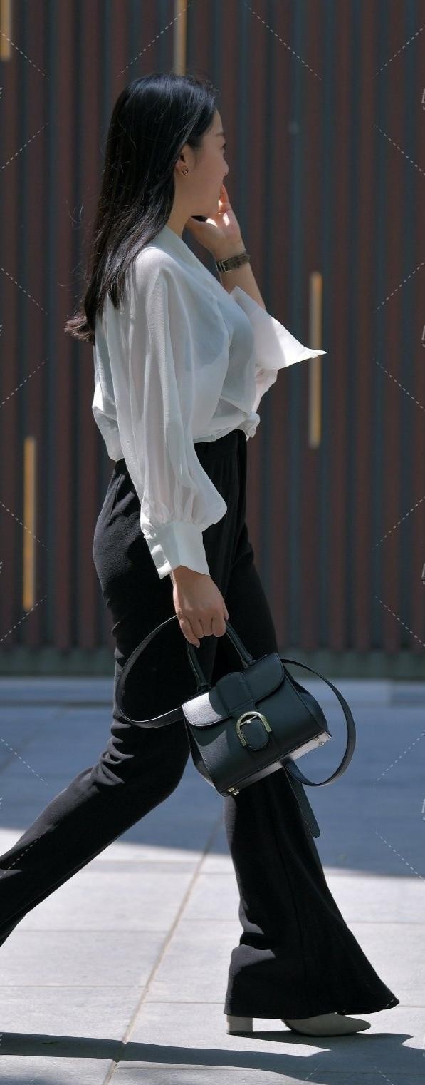 优雅多姿的打底裤美女，轻松演绎各种风格，非常好看