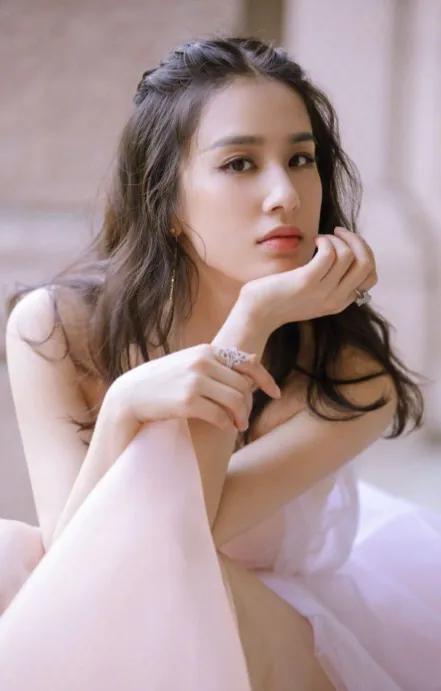 黄圣依，30张精美的照片