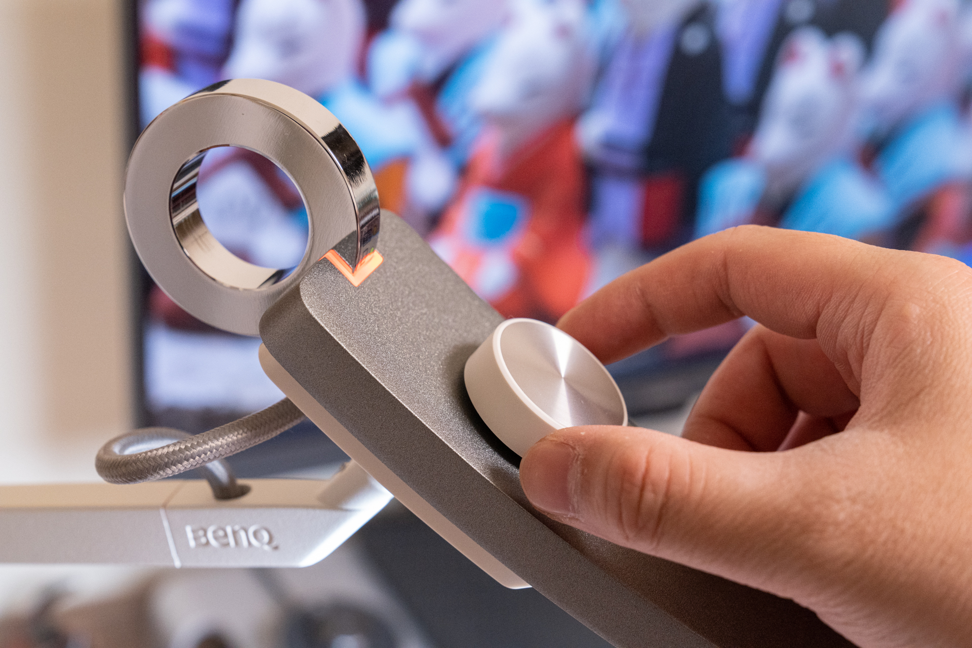 简洁条理，如何布置自己的办公桌面：轻办公好物分享