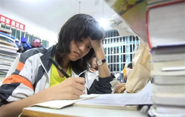 资深班主任坦言，高考是拉锯战，“后劲足”的往往是这一类学生