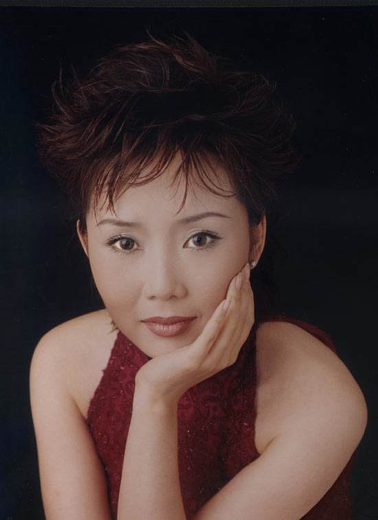 著名歌唱家胡月:嫁给陆剑民,造病历骗父亲,父亲去世后泣不成声